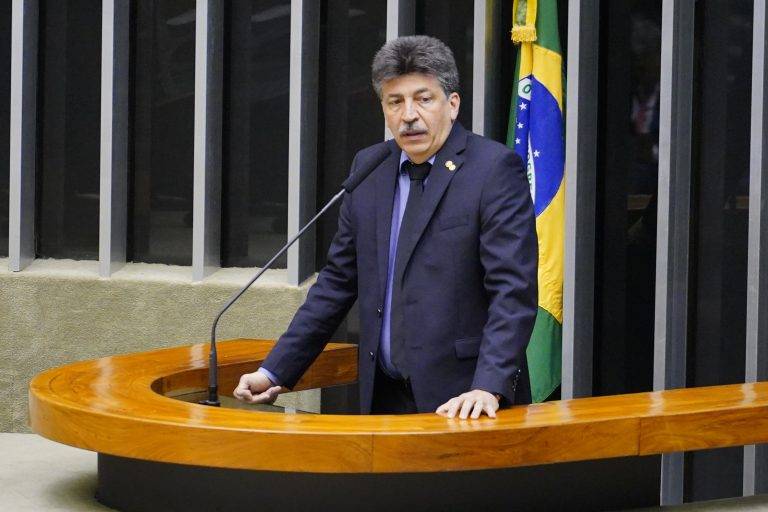 Projeto torna obrigatório o exame toxicológico para parlamentares